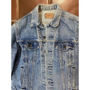 Vintage Levis Denim Jean Jacket Size EUC Size 44R Side Pockets Made In The USA